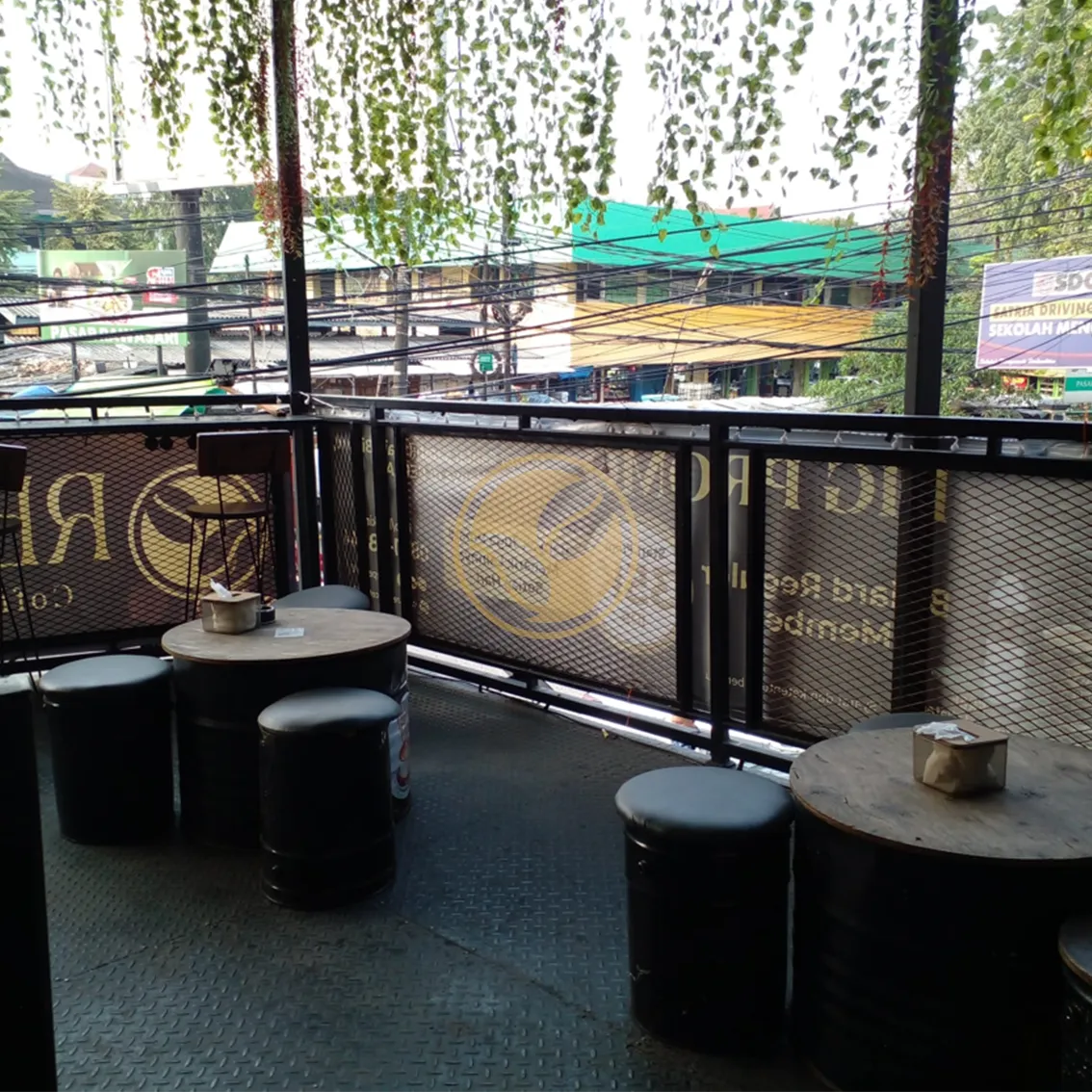 Suasana REPEAT Coffee & Billiard